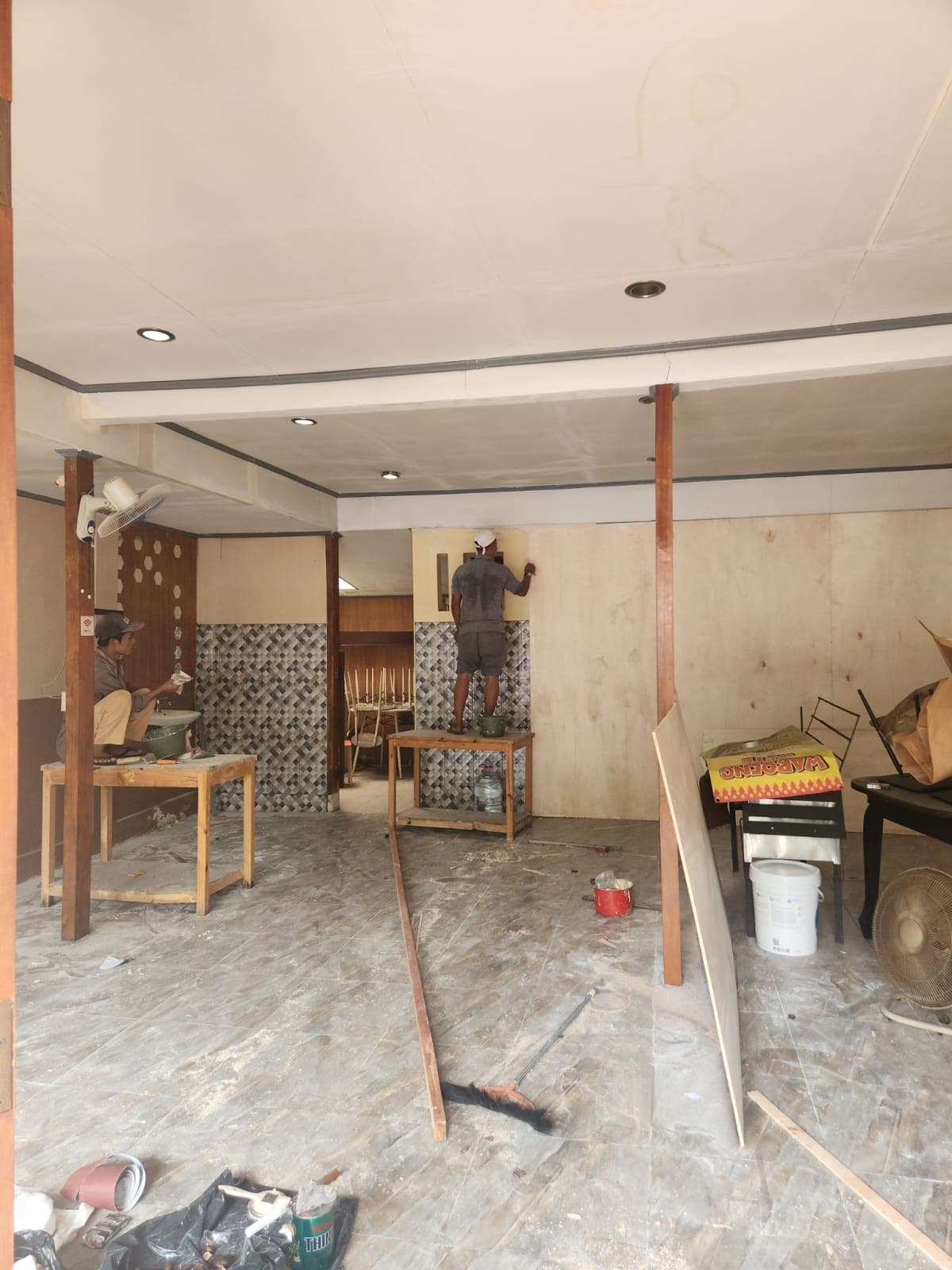 Renovasi Outlet